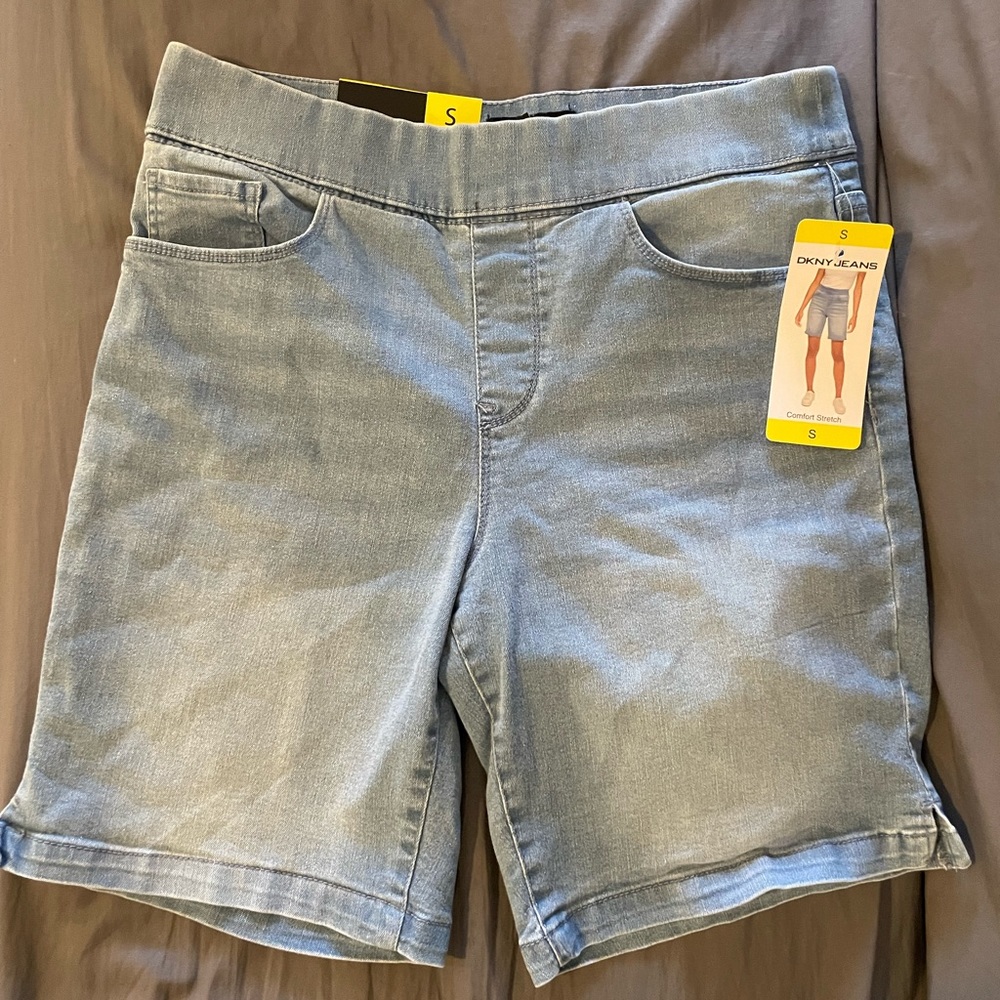NWT! DKNY Jeans Bermuda Stretch Shorts Size Small
